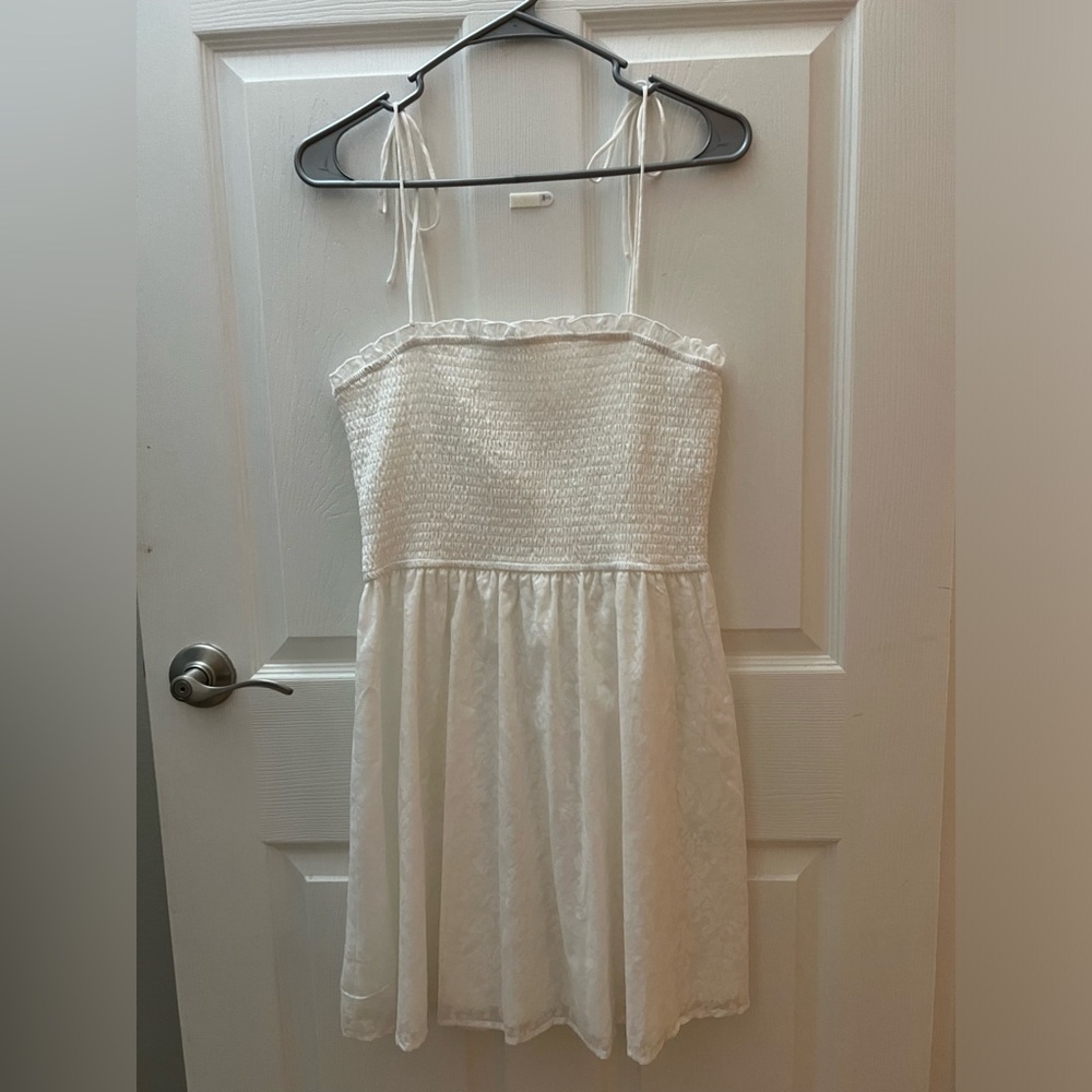 Very cute short white dress size large